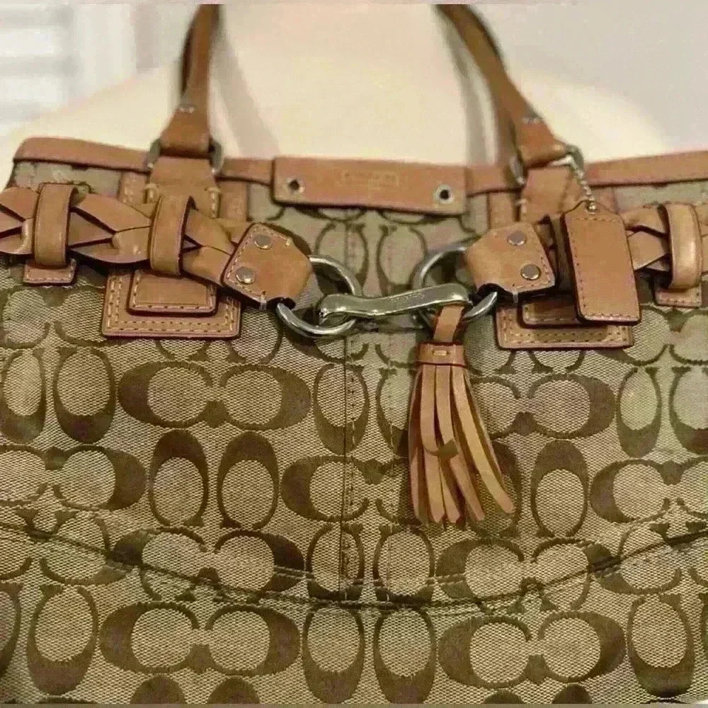 Vintage Authentic medium Hampton signature  Coach purse - Picture 5 of 10